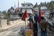 Life as seen from Darjeeling Himalayan Railway - 11